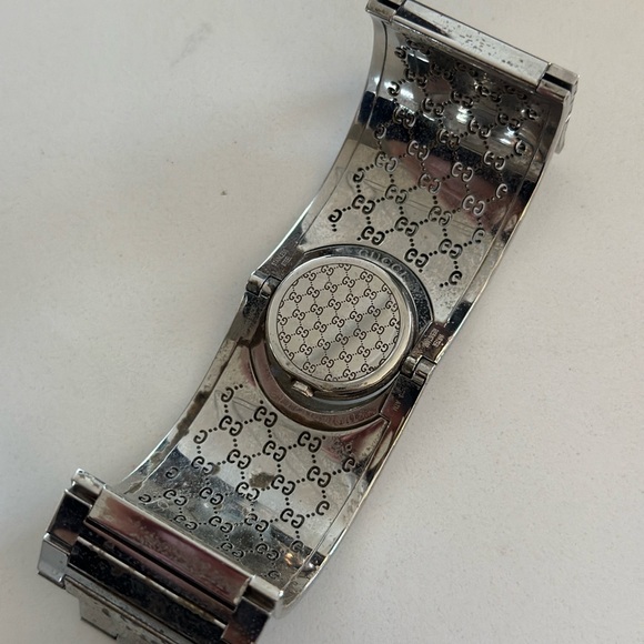 Gucci Silver Twirl Bangle Watch YA112413 - Picture 6 of 7